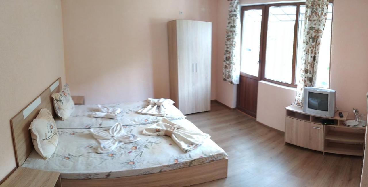 Guest House Proynovi Kalofer Exterior foto